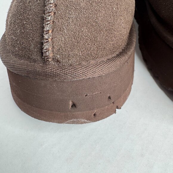 UGG  CLOGS - Picture 6 of 8